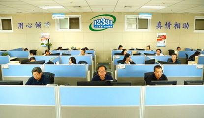 省人社廳業(yè)務專家走進12333電話咨詢服務中心